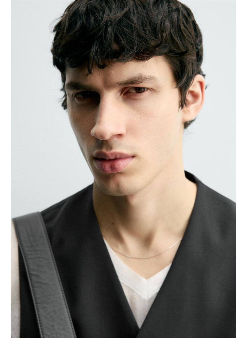 Жилет с контрастной структурой из шерсти Жилет с контрастной структурой из шерсти