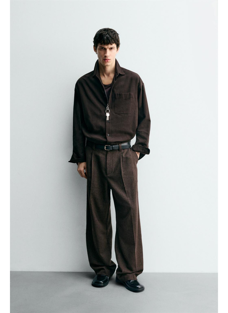 БРЮКИ С ЗАЩИПАМИ И ПУГОВИЦА...