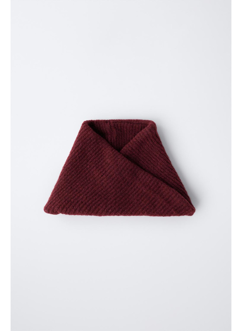 Вязанный снуд с перекрестным узором Вязанный снуд с перекрестным узором