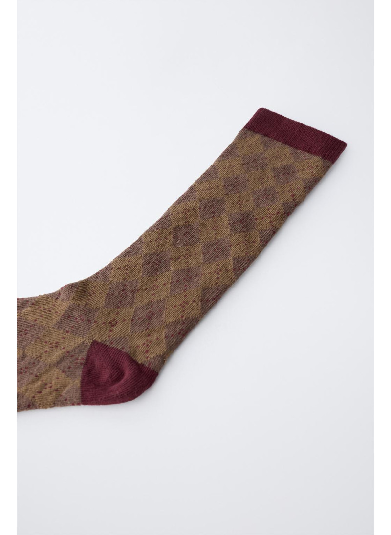 ВЫСОКИЕ НОСКИ С ПРИНТОМ «РОМБЫ» ВЫСОКИЕ НОСКИ С ПРИНТОМ «РОМБЫ»