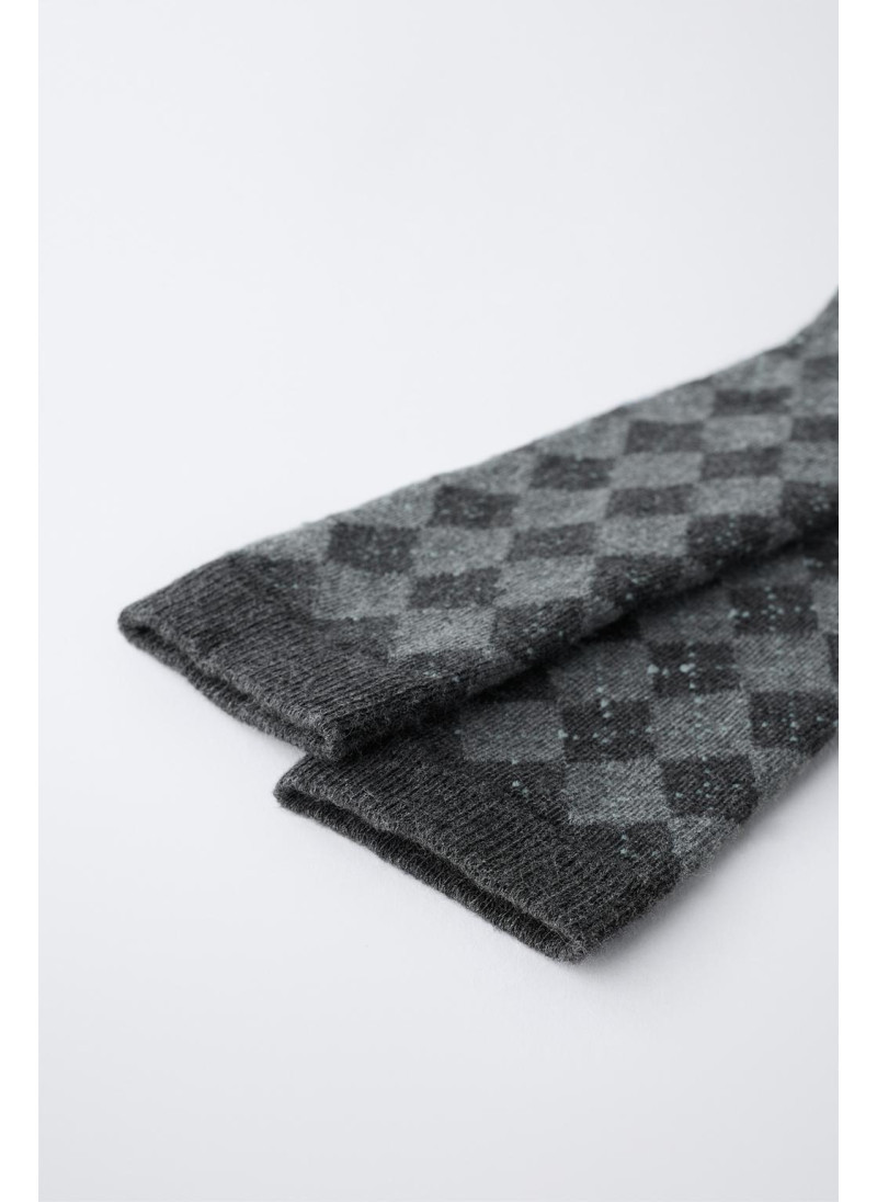 ВЫСОКИЕ НОСКИ С ПРИНТОМ «РОМБЫ» ВЫСОКИЕ НОСКИ С ПРИНТОМ «РОМБЫ»