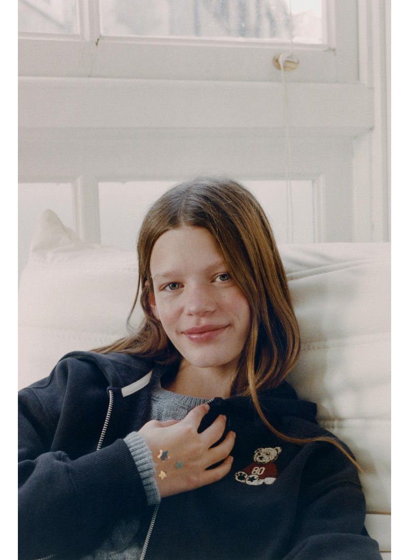 ТОЛСТОВКА НА МОЛНИИ С ВЫШИВКОЙ «МЕДВЕДЬ» ТОЛСТОВКА НА МОЛНИИ С ВЫШИВКОЙ «МЕДВЕДЬ»