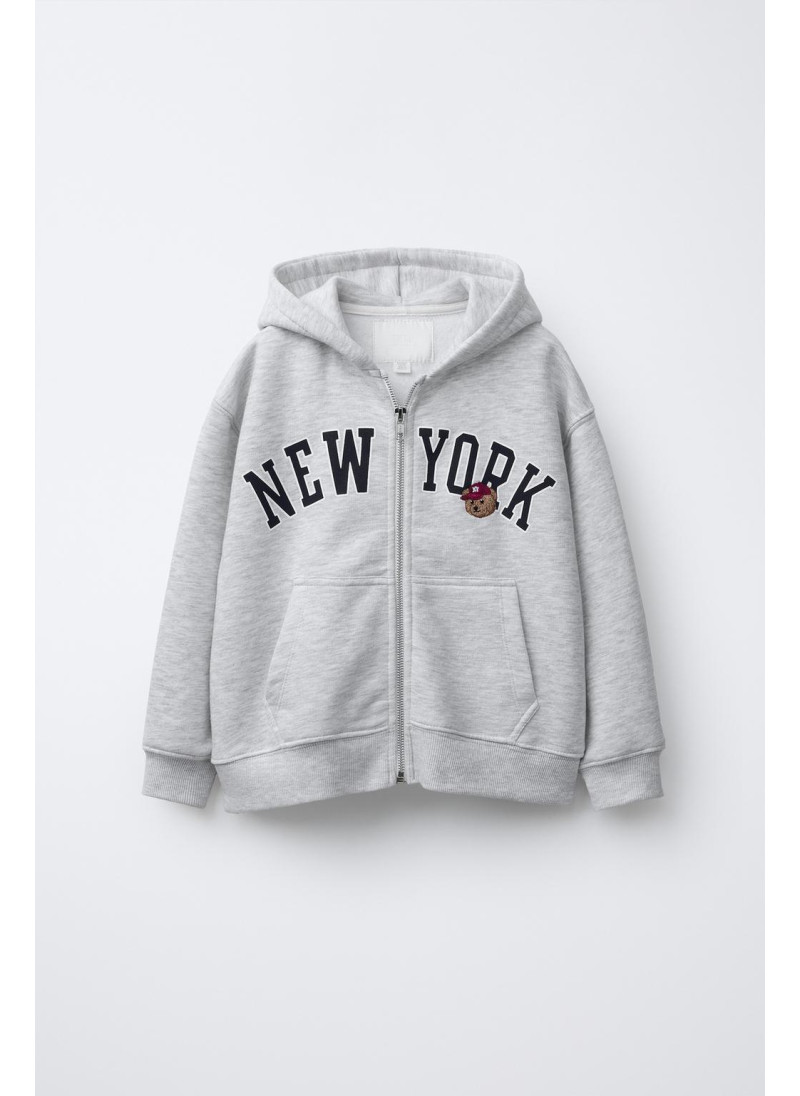 ТОЛСТОВКА НА МОЛНИИ С ВЫШИВКОЙ «МЕДВЕДЬ» ТОЛСТОВКА НА МОЛНИИ С ВЫШИВКОЙ «МЕДВЕДЬ»