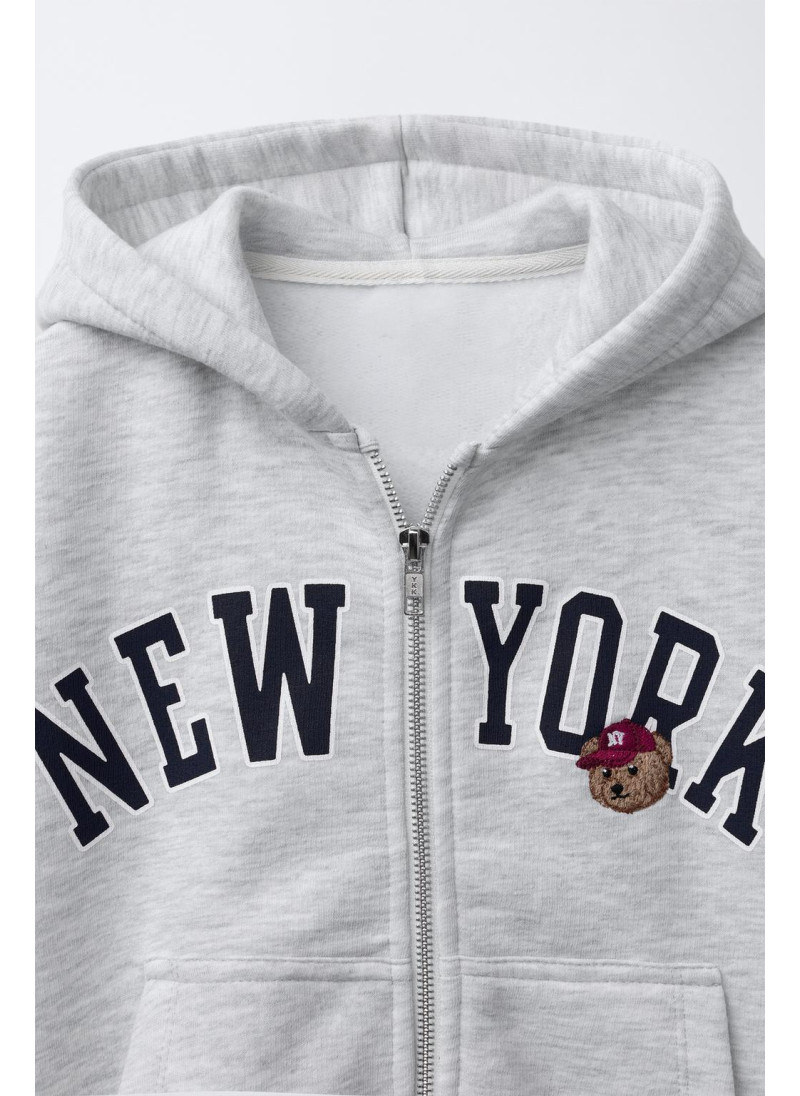 ТОЛСТОВКА НА МОЛНИИ С ВЫШИВКОЙ «МЕДВЕДЬ» ТОЛСТОВКА НА МОЛНИИ С ВЫШИВКОЙ «МЕДВЕДЬ»