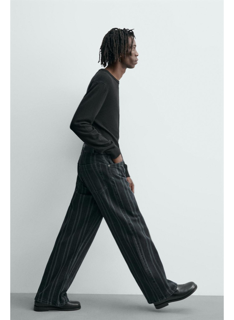 Джинсы в полоску свободного кроя Джинсы в полоску свободного кроя