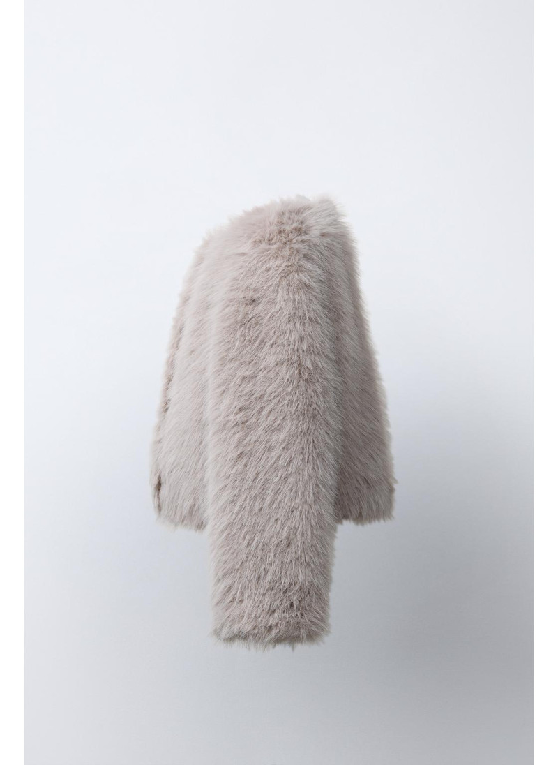 КОРОТКАЯ КУРТКА ИЗ ИСКУССТВЕННОГО МЕХА КОРОТКАЯ КУРТКА ИЗ ИСКУССТВЕННОГО МЕХА