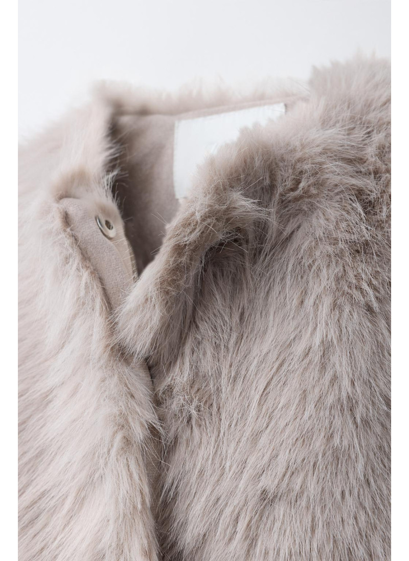 КОРОТКАЯ КУРТКА ИЗ ИСКУССТВЕННОГО МЕХА КОРОТКАЯ КУРТКА ИЗ ИСКУССТВЕННОГО МЕХА