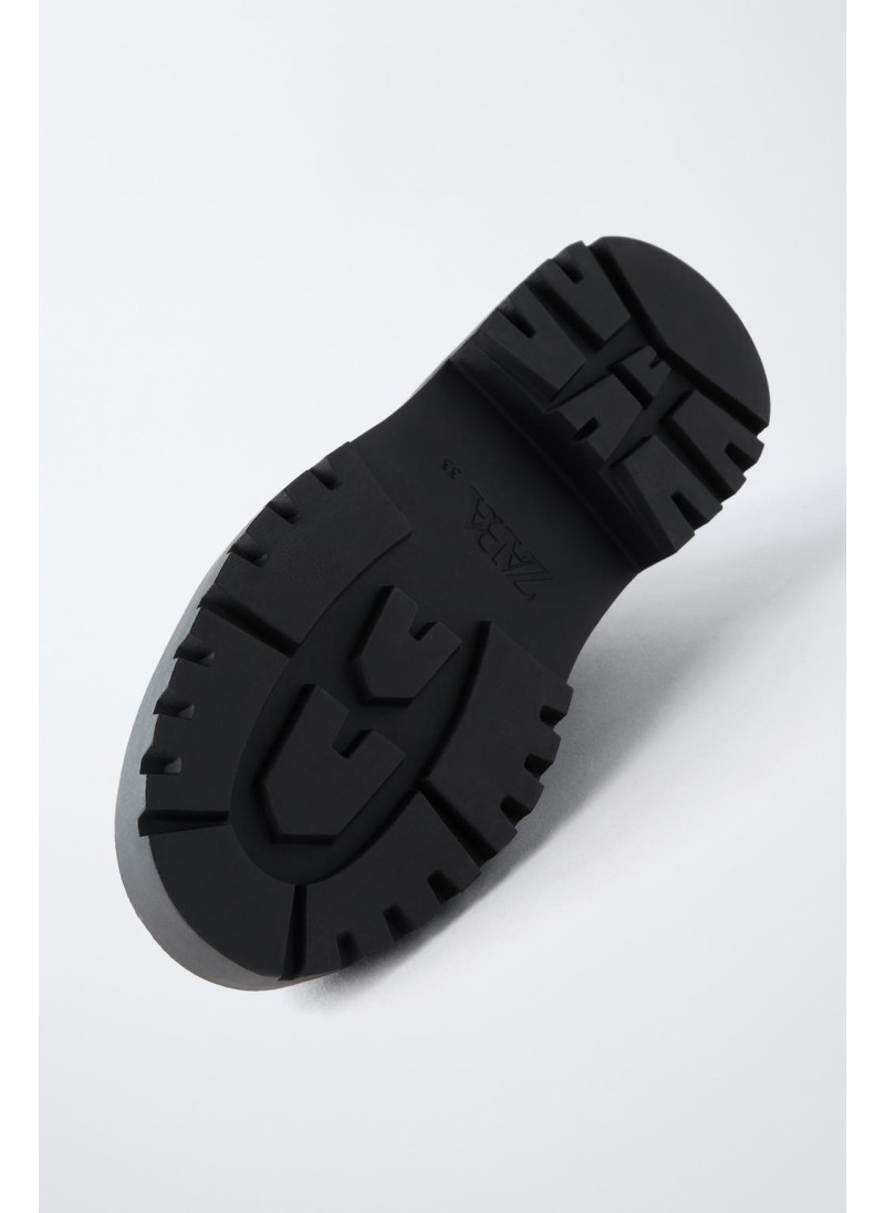 Ботинки на шнуровке с подвесками Ботинки на шнуровке с подвесками