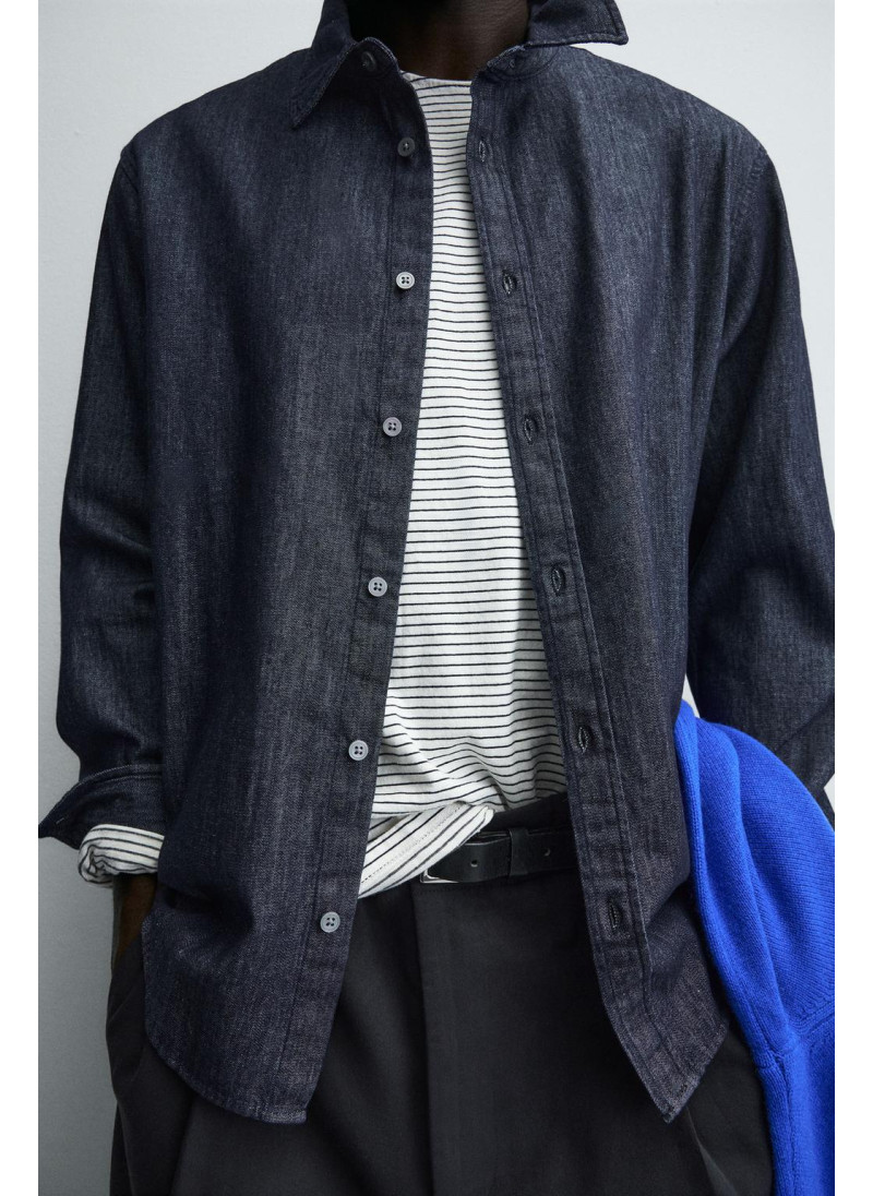 ДЖИНСОВАЯ РУБАШКА КЛАССИЧЕСКОГО КРОЯ ДЖИНСОВАЯ РУБАШКА КЛАССИЧЕСКОГО КРОЯ