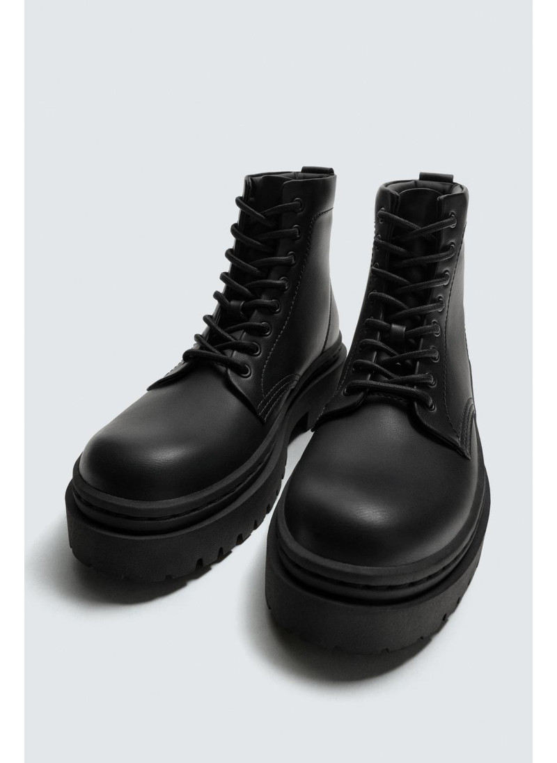 Ботинки на шнуровке с грубой подошвой Ботинки на шнуровке с грубой подошвой