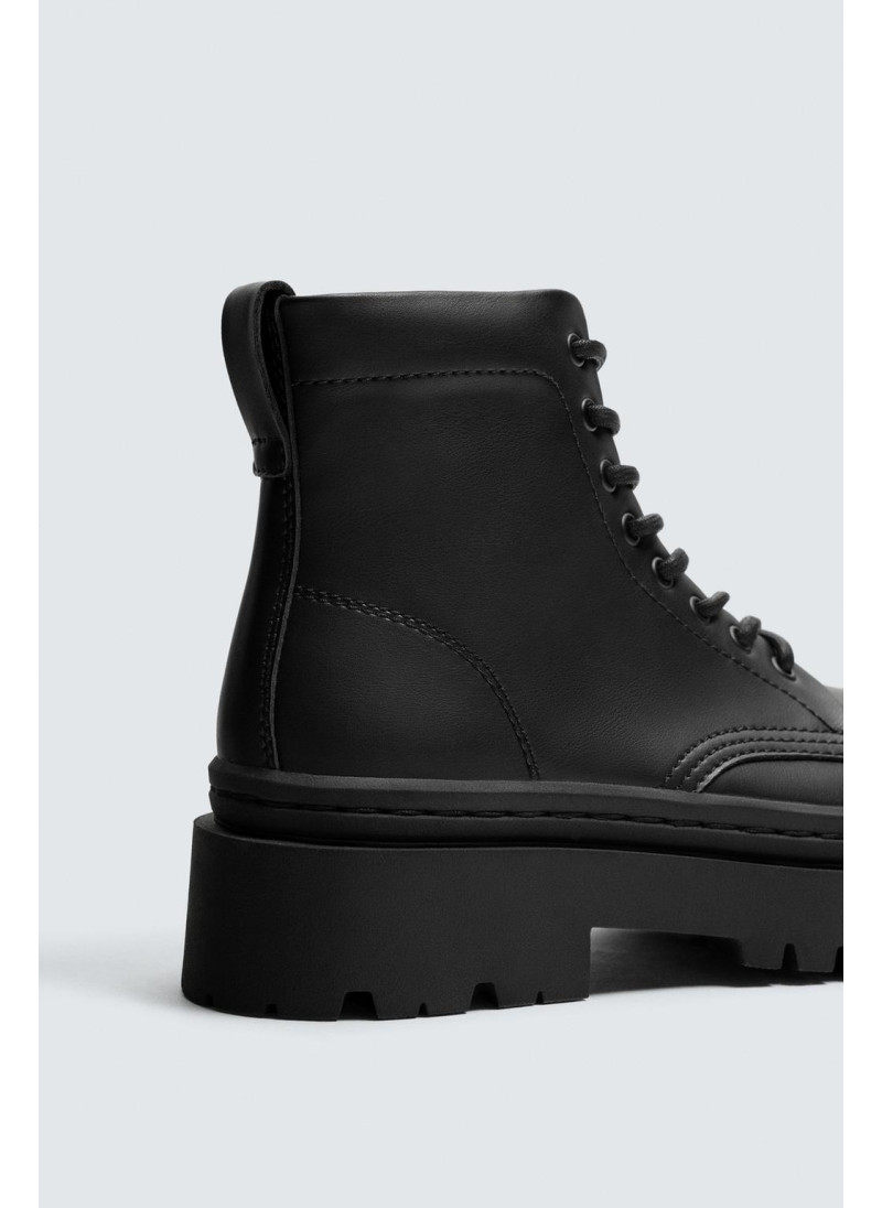 Ботинки на шнуровке с грубой подошвой Ботинки на шнуровке с грубой подошвой