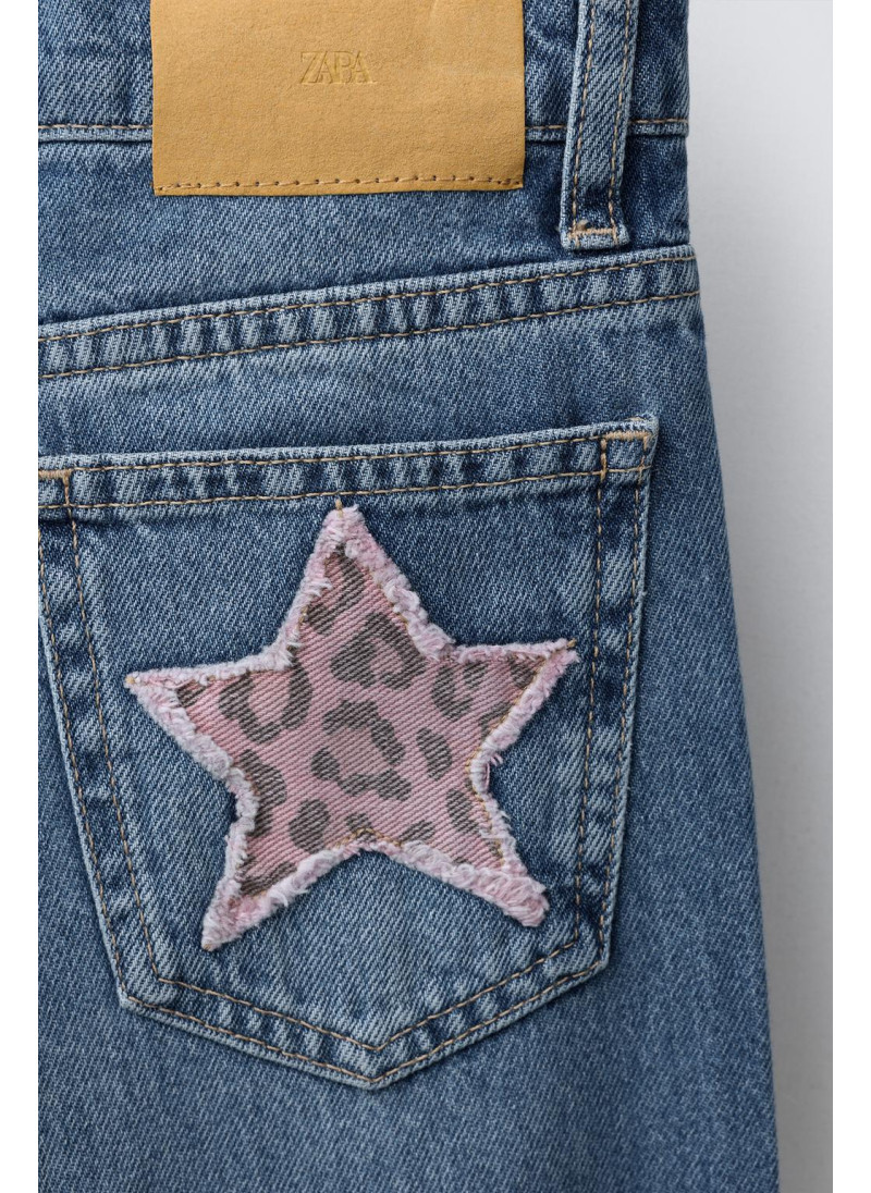 Джинсы с широкими штанинами и нашивкой с животным принтом Джинсы с широкими штанинами и нашивкой с животным принтом