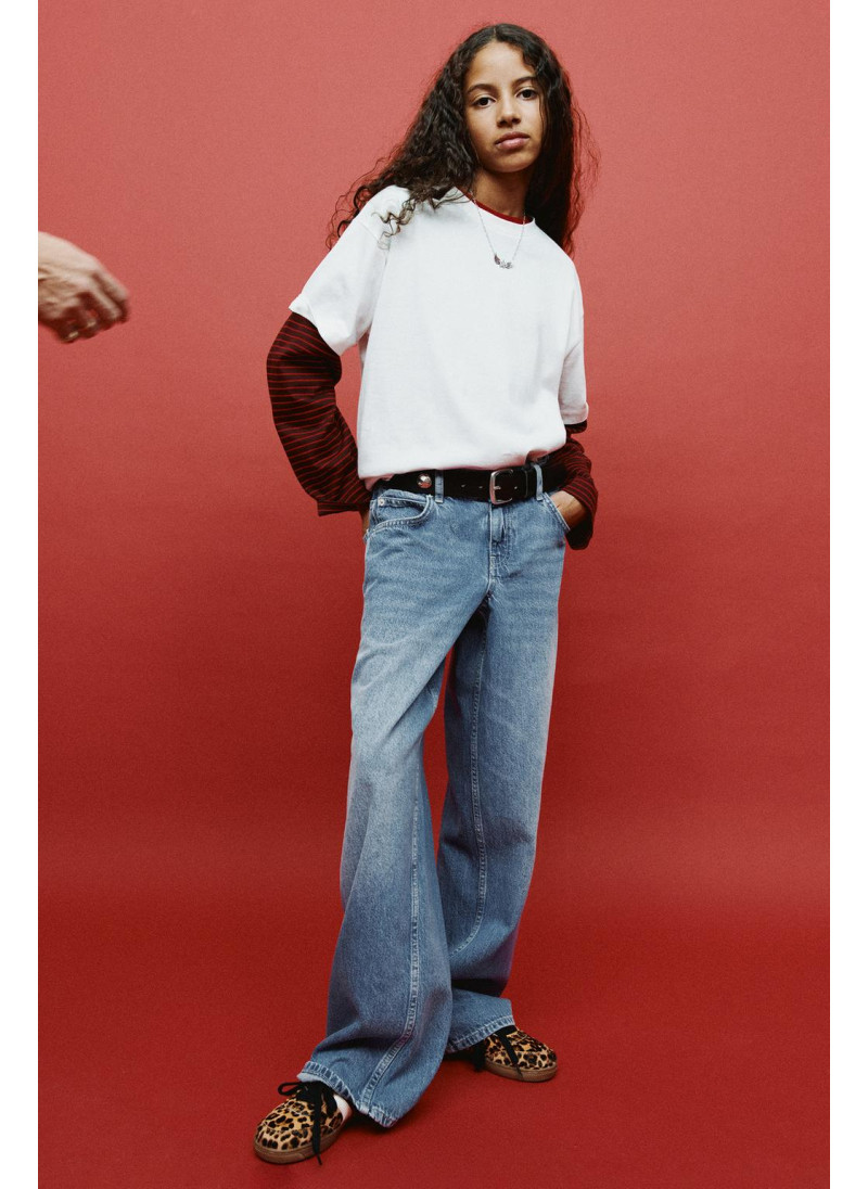 Джинсы с широкими штанинам�...