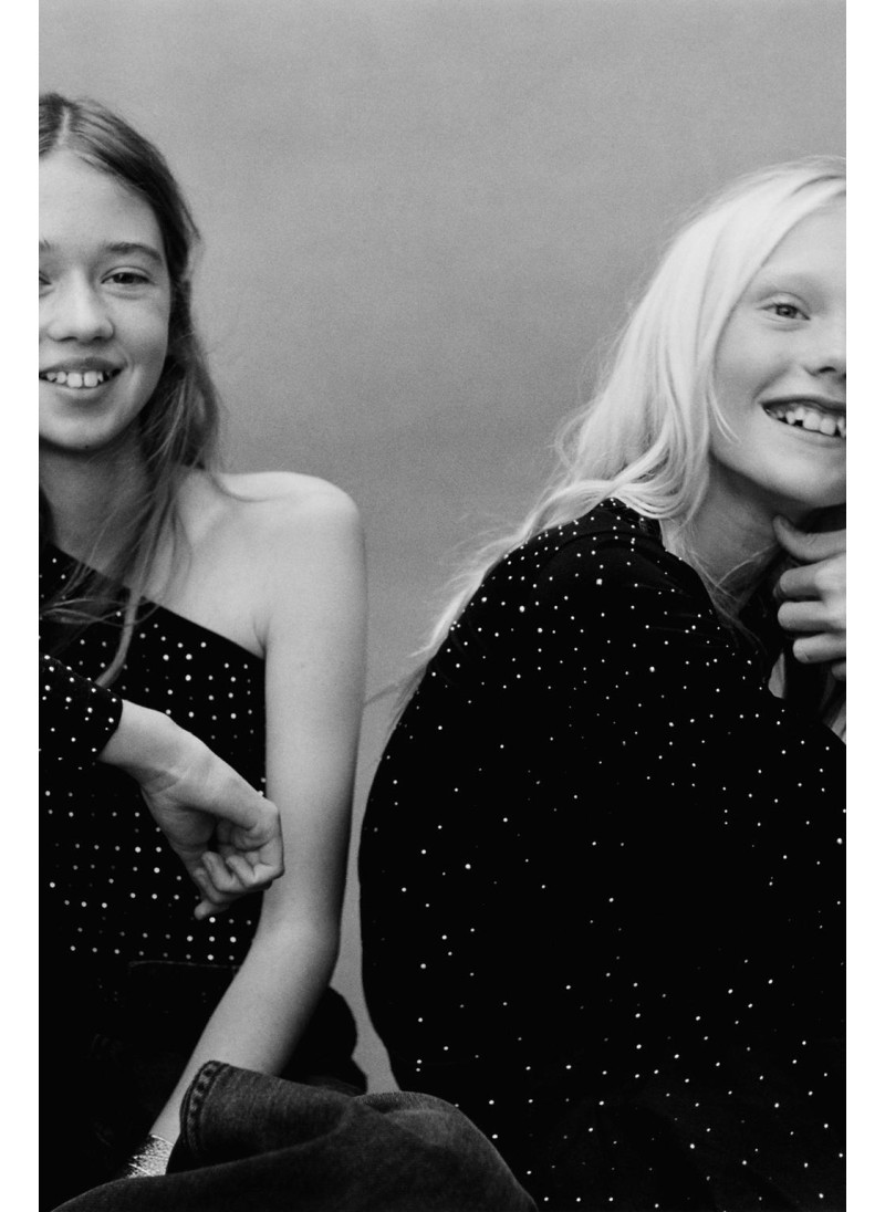 БЕСШОВНАЯ АСИММЕТРИЧНАЯ ФУТБОЛКА СО СТРАЗАМИ БЕСШОВНАЯ АСИММЕТРИЧНАЯ ФУТБОЛКА СО СТРАЗАМИ