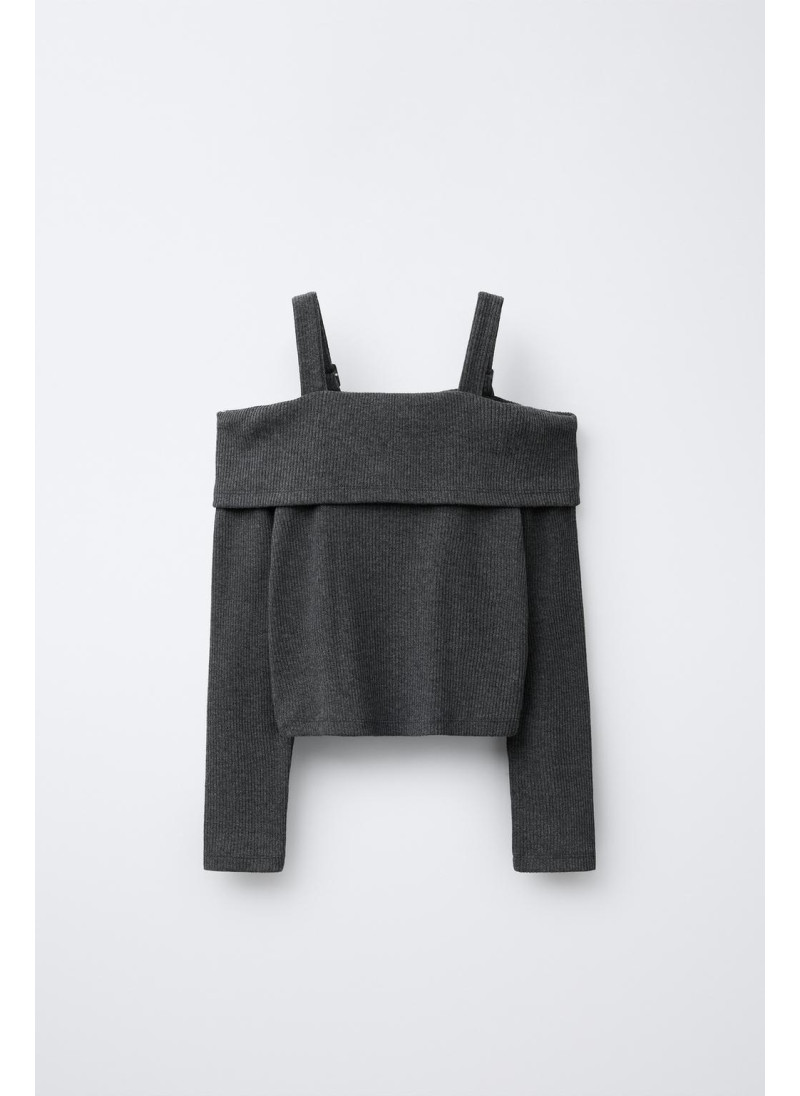 Футболка с ребристой фактурой и пряжками Футболка с ребристой фактурой и пряжками