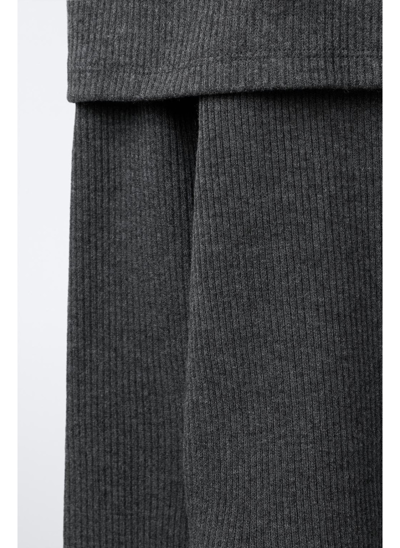 Футболка с ребристой фактурой и пряжками Футболка с ребристой фактурой и пряжками