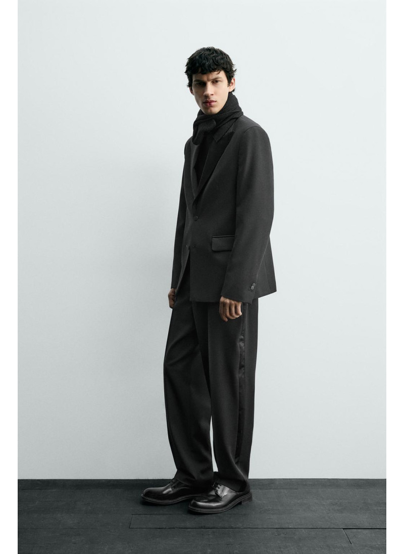 Блейзер из шерстяно-микрофибрного материала для праздничных ужинов Блейзер из шерстяно-микрофибрного материала для праздничных ужинов