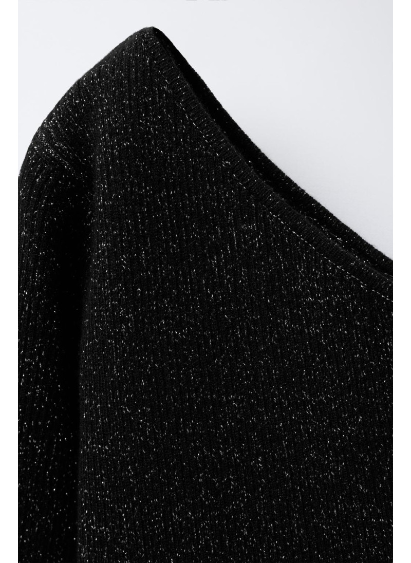 Светлый асимметричный свитер с блеском Светлый асимметричный свитер с блеском