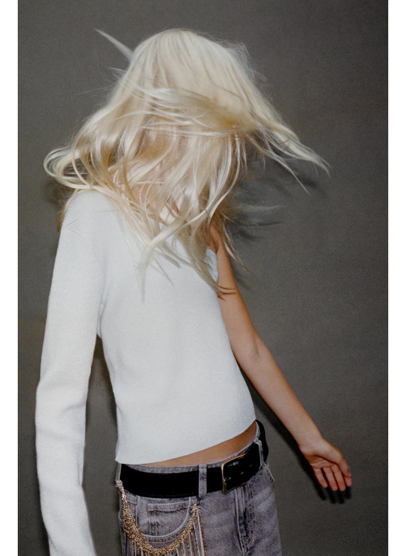 Светлый асимметричный свитер с блеском Светлый асимметричный свитер с блеском