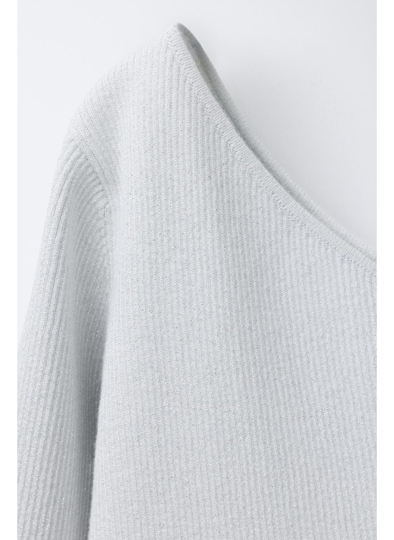 Светлый асимметричный свитер с блеском Светлый асимметричный свитер с блеском