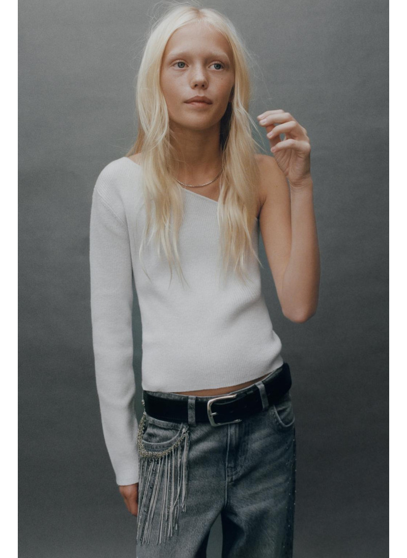 Светлый асимметричный свит...