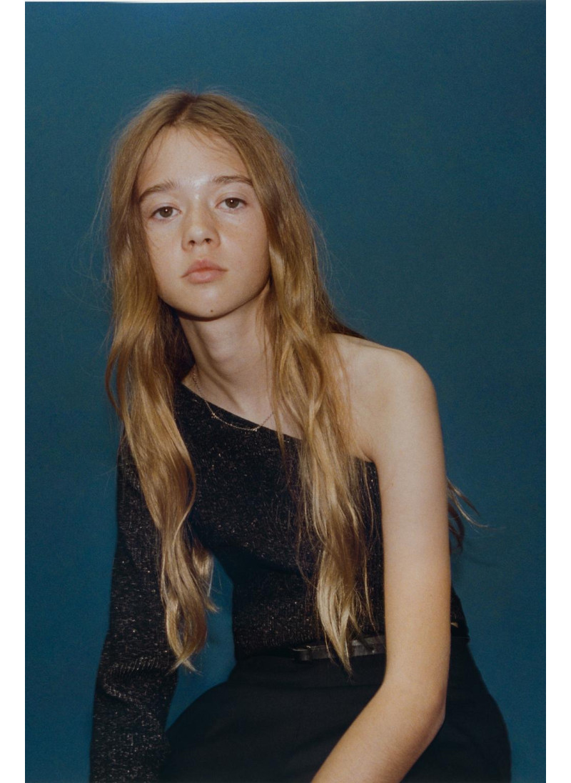 Светлый асимметричный свитер с блеском Светлый асимметричный свитер с блеском