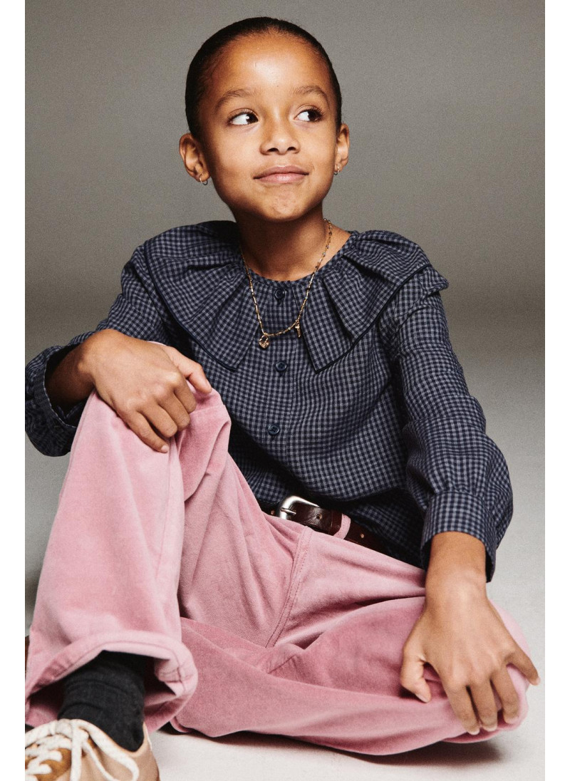 БАРХАТНЫЕ БРЮКИ С ВЫШИТЫМИ ЦВЕТАМИ БАРХАТНЫЕ БРЮКИ С ВЫШИТЫМИ ЦВЕТАМИ