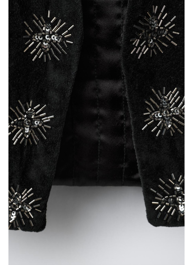 БАРХАТНЫЙ ЖИЛЕТ С БУСИНАМИ БАРХАТНЫЙ ЖИЛЕТ С БУСИНАМИ