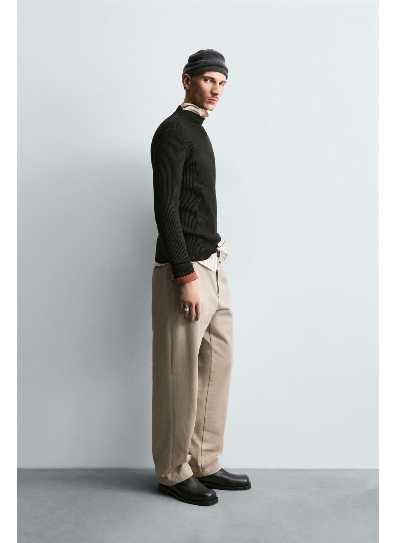 СВИТЕР В РУБЧИК С ВОРОТНИКОМ-СТОЙКОЙ СВИТЕР В РУБЧИК С ВОРОТНИКОМ-СТОЙКОЙ