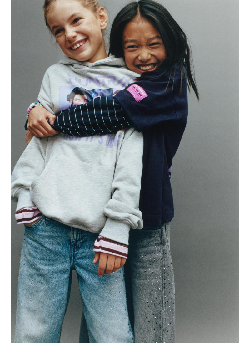 Футболка с принтом kpop demon hunters™ netflix © Футболка с принтом kpop demon hunters™ netflix ©