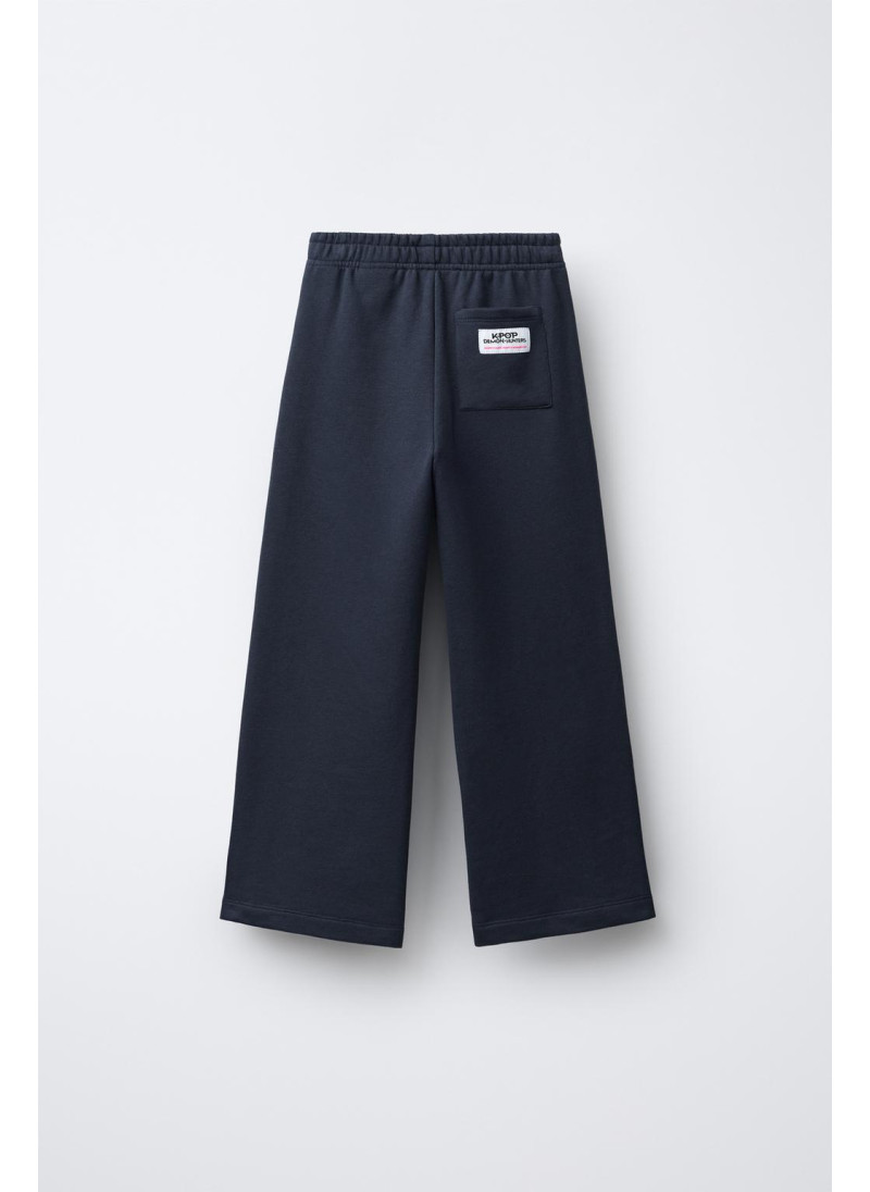 БРЮКИ WIDE LEG ИЗ МЯГКОЙ ТКАНИ KPOP DEMON HUNTERS™ NETFLIX © БРЮКИ WIDE LEG ИЗ МЯГКОЙ ТКАНИ KPOP DEMON HUNTERS™ NETFLIX ©