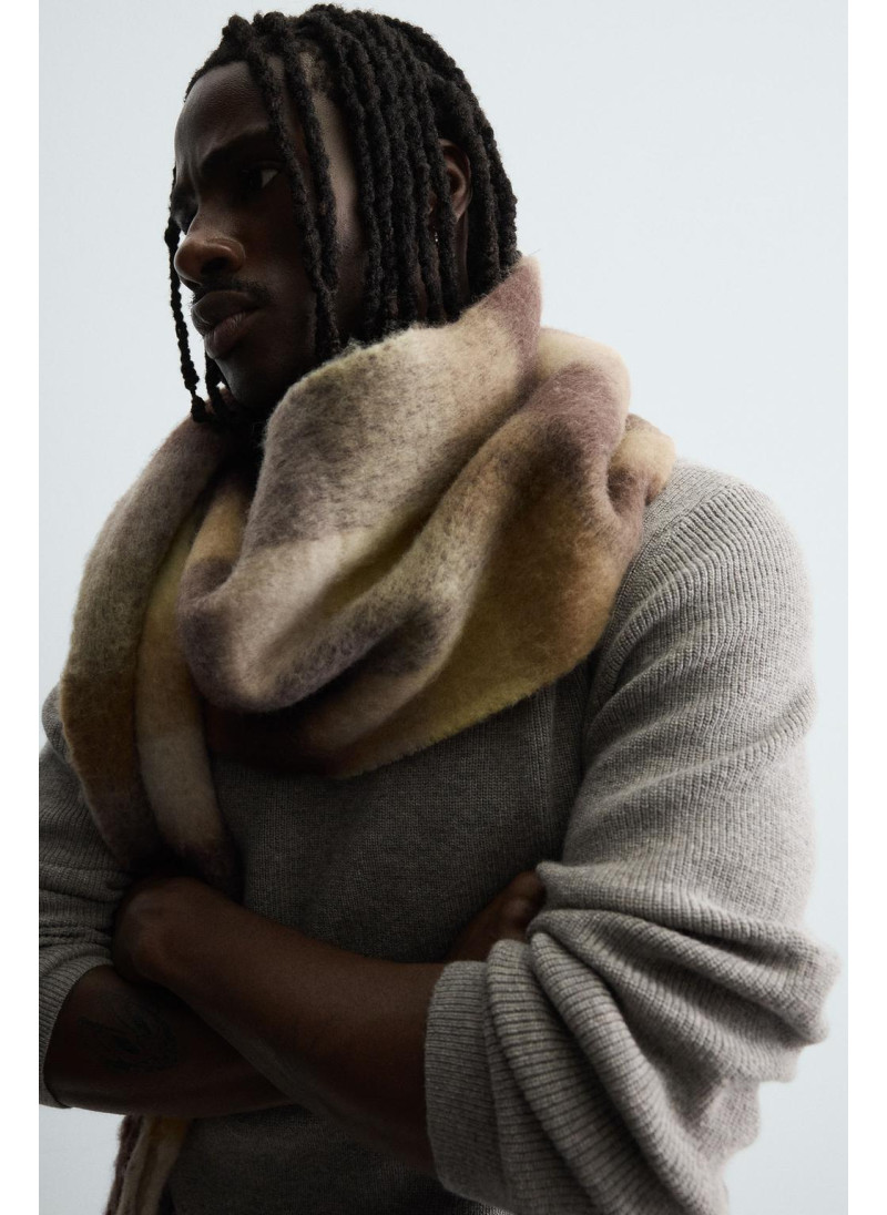 Шарф в клетку из мягкой ткани Шарф в клетку из мягкой ткани