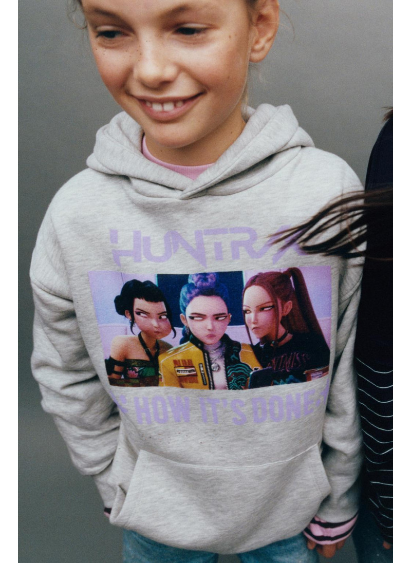 ХУДИ С ПРИНТОМ KPOP DEMON HUNTERS™ NETFLIX © ХУДИ С ПРИНТОМ KPOP DEMON HUNTERS™ NETFLIX ©