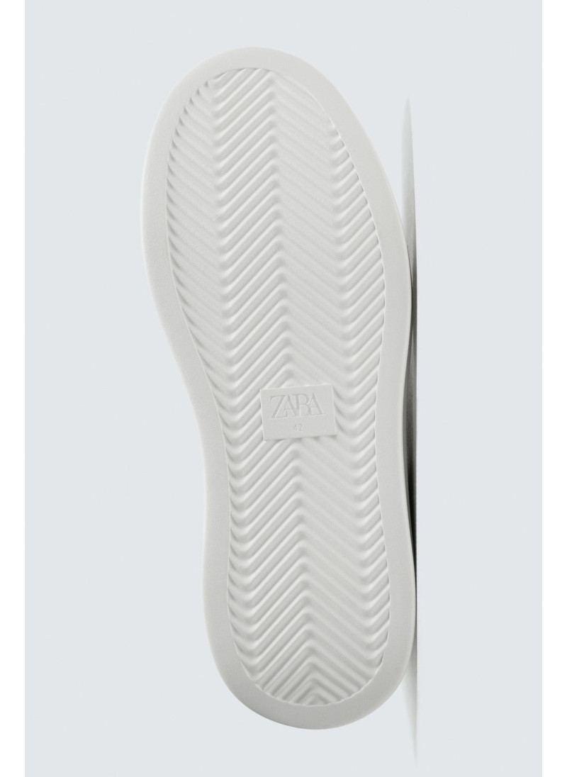 Кроссовки с деталями на каблуке Кроссовки с деталями на каблуке