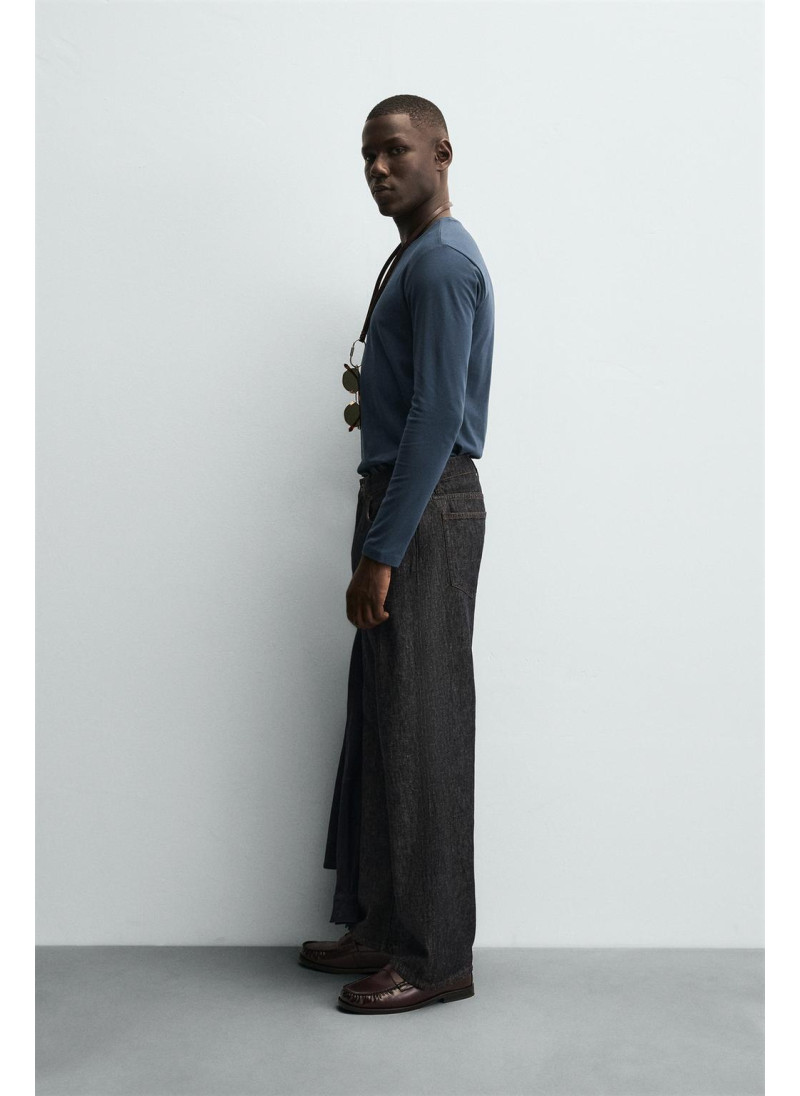 Базовая футболка с узким кроем Базовая футболка с узким кроем