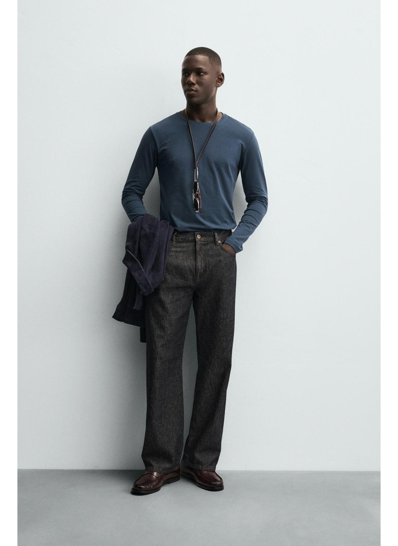 Базовая футболка с узким кроем Базовая футболка с узким кроем