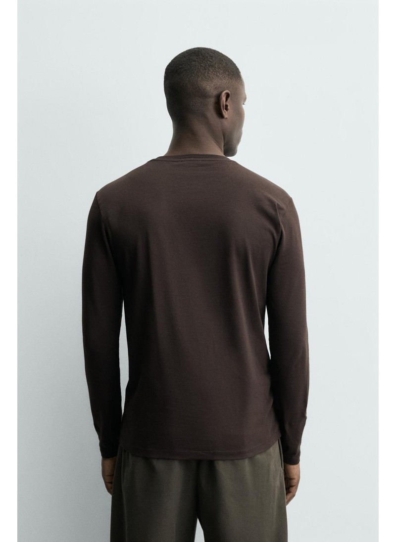 Базовая футболка с узким кроем Базовая футболка с узким кроем