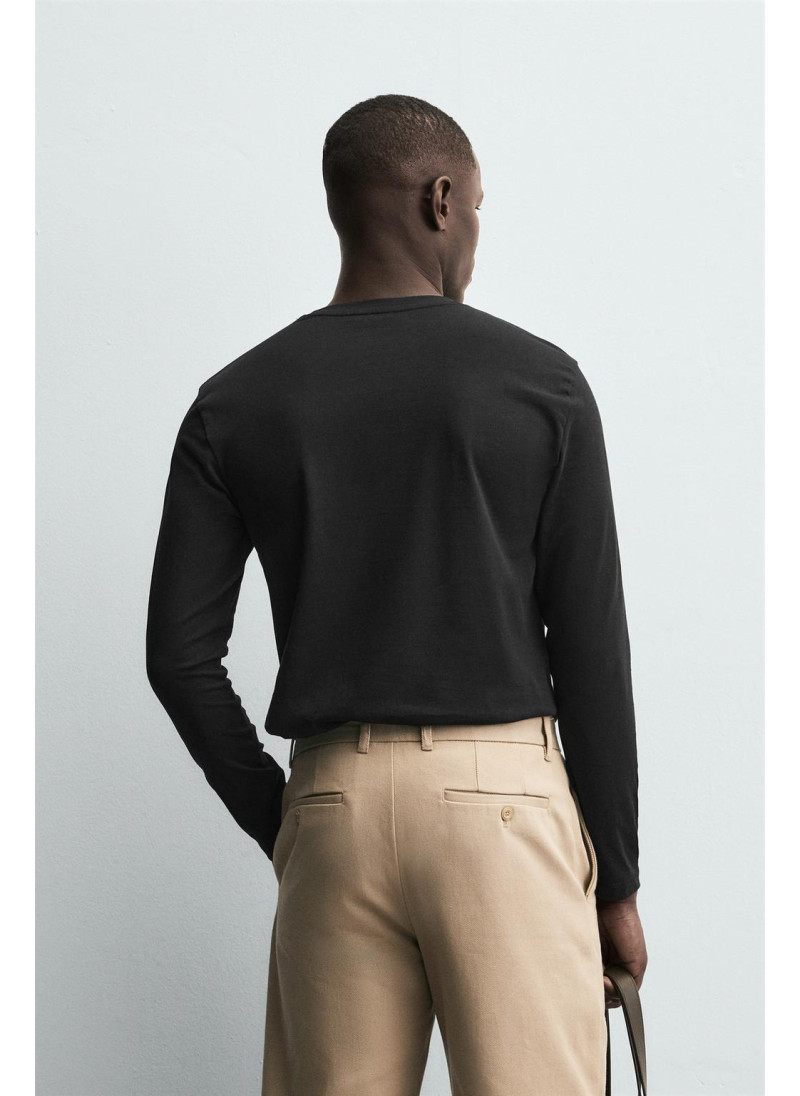 Базовая футболка с узким кроем Базовая футболка с узким кроем