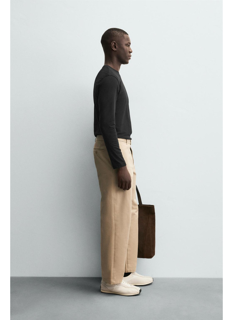 Базовая футболка с узким кроем Базовая футболка с узким кроем