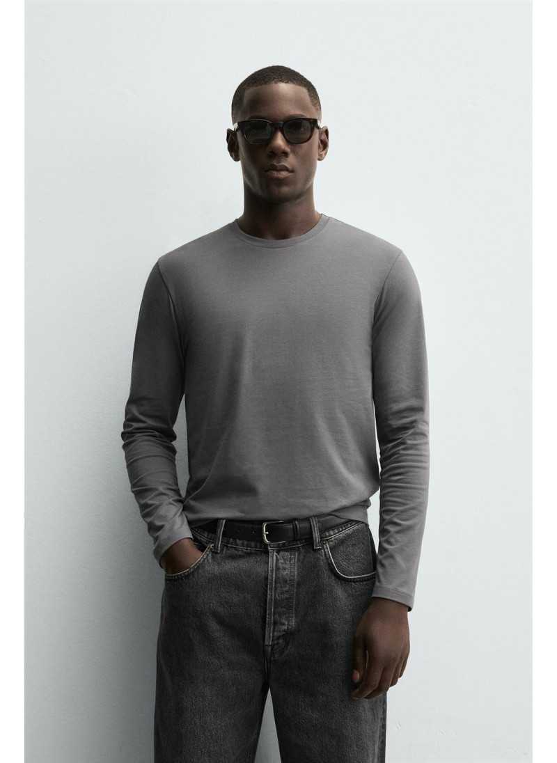 Базовая футболка с узким кроем Базовая футболка с узким кроем