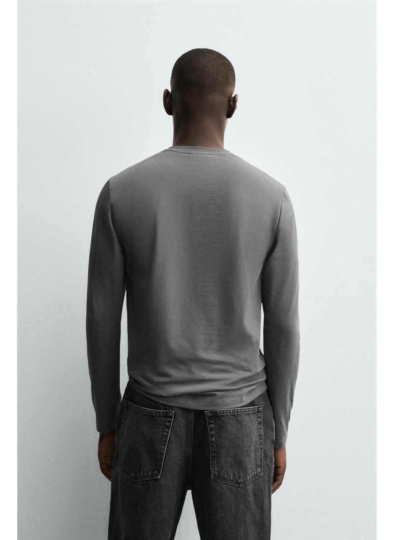 Базовая футболка с узким кроем Базовая футболка с узким кроем