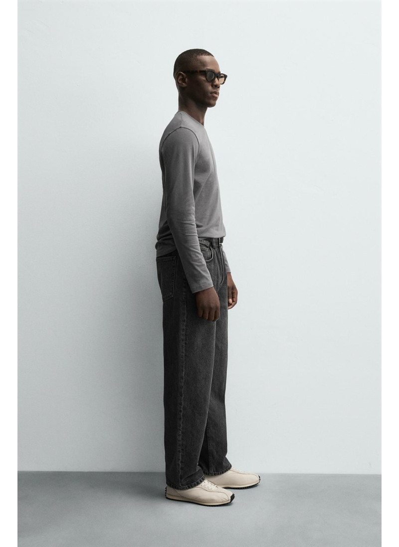 Базовая футболка с узким кроем Базовая футболка с узким кроем