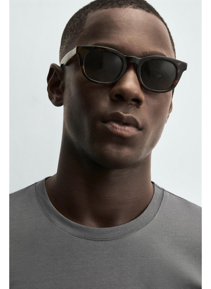 Базовая футболка с узким кроем Базовая футболка с узким кроем