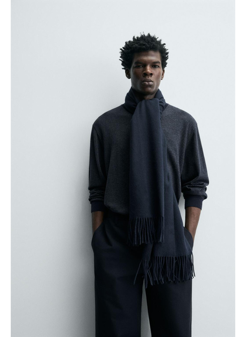 Шарф с бахромой Шарф с бахромой