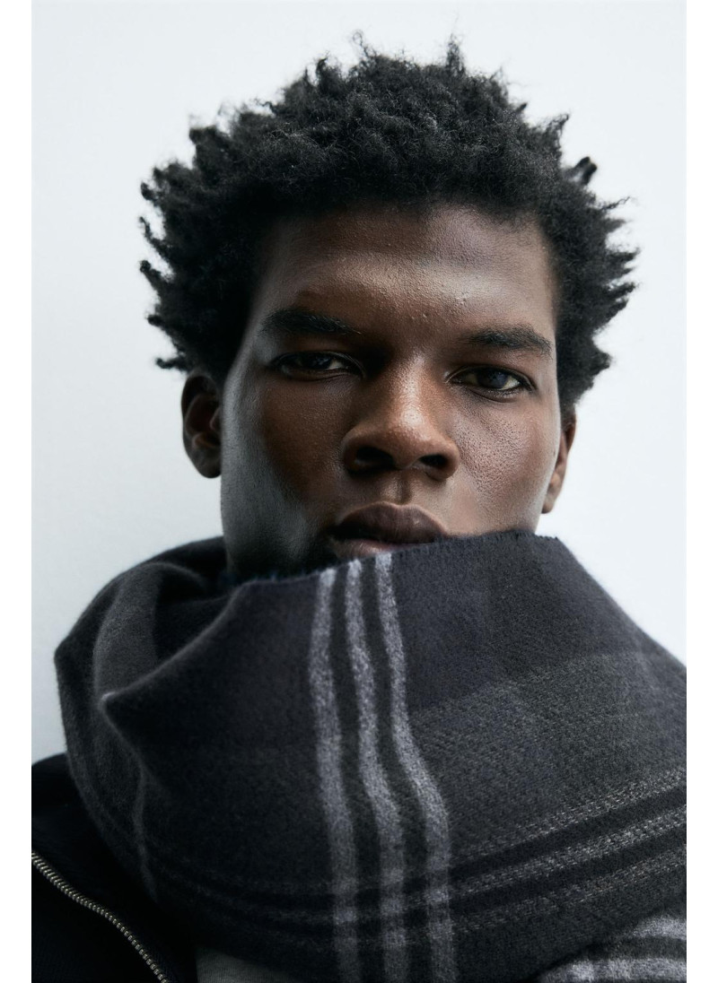 Шарф в клетку с бахромой Шарф в клетку с бахромой