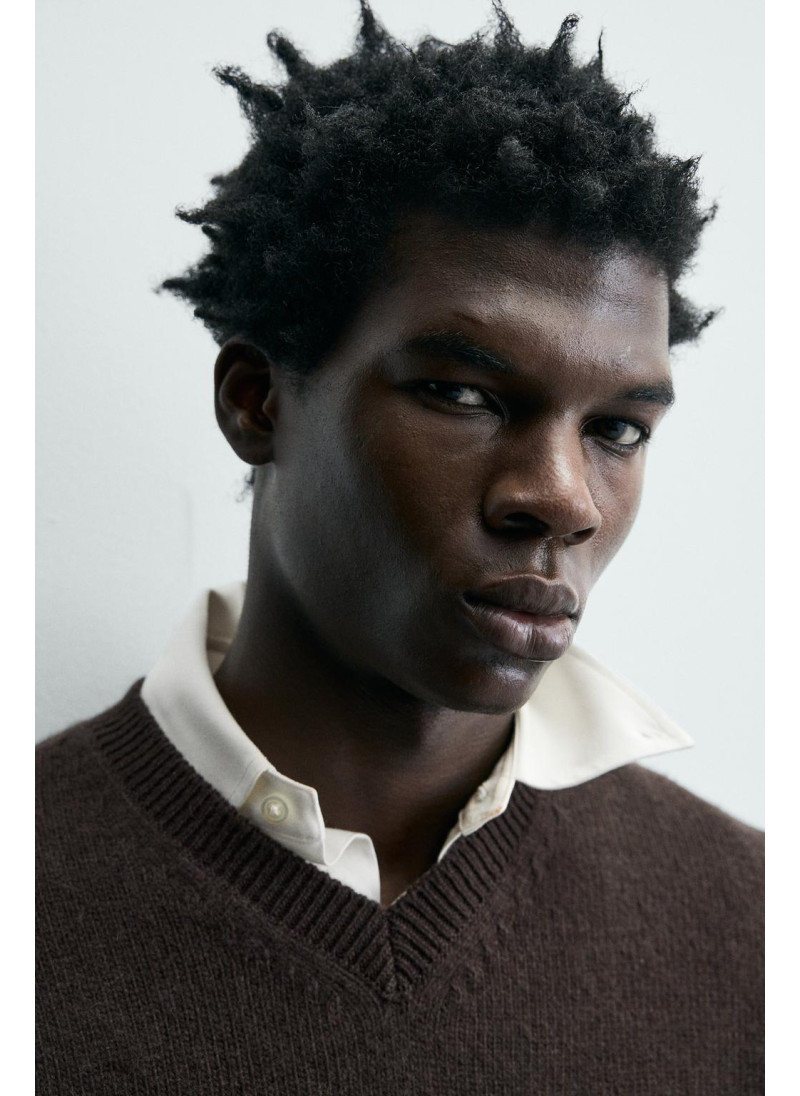 СВИТЕР ИЗ 100% ШЕРСТИ С V-ОБРАЗНЫМ ВЫРЕЗОМ — LIMITED EDITION СВИТЕР ИЗ 100% ШЕРСТИ С V-ОБРАЗНЫМ ВЫРЕЗОМ — LIMITED EDITION