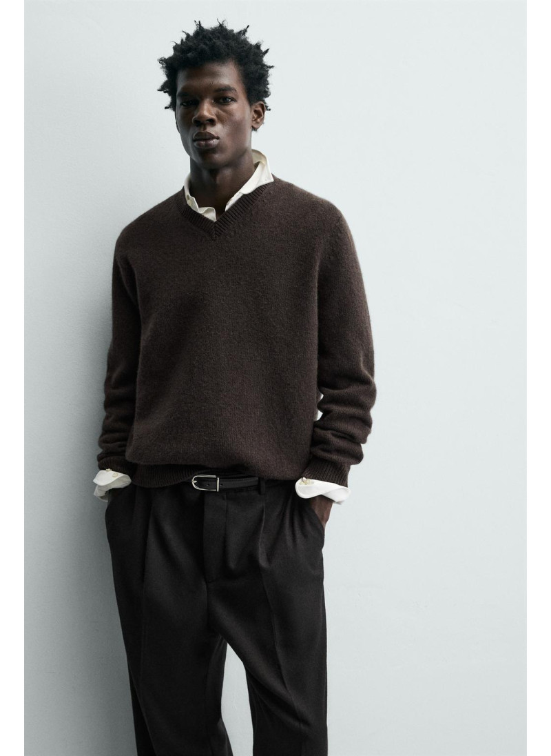 СВИТЕР ИЗ 100% ШЕРСТИ С V-ОБРАЗНЫМ ВЫРЕЗОМ — LIMITED EDITION СВИТЕР ИЗ 100% ШЕРСТИ С V-ОБРАЗНЫМ ВЫРЕЗОМ — LIMITED EDITION