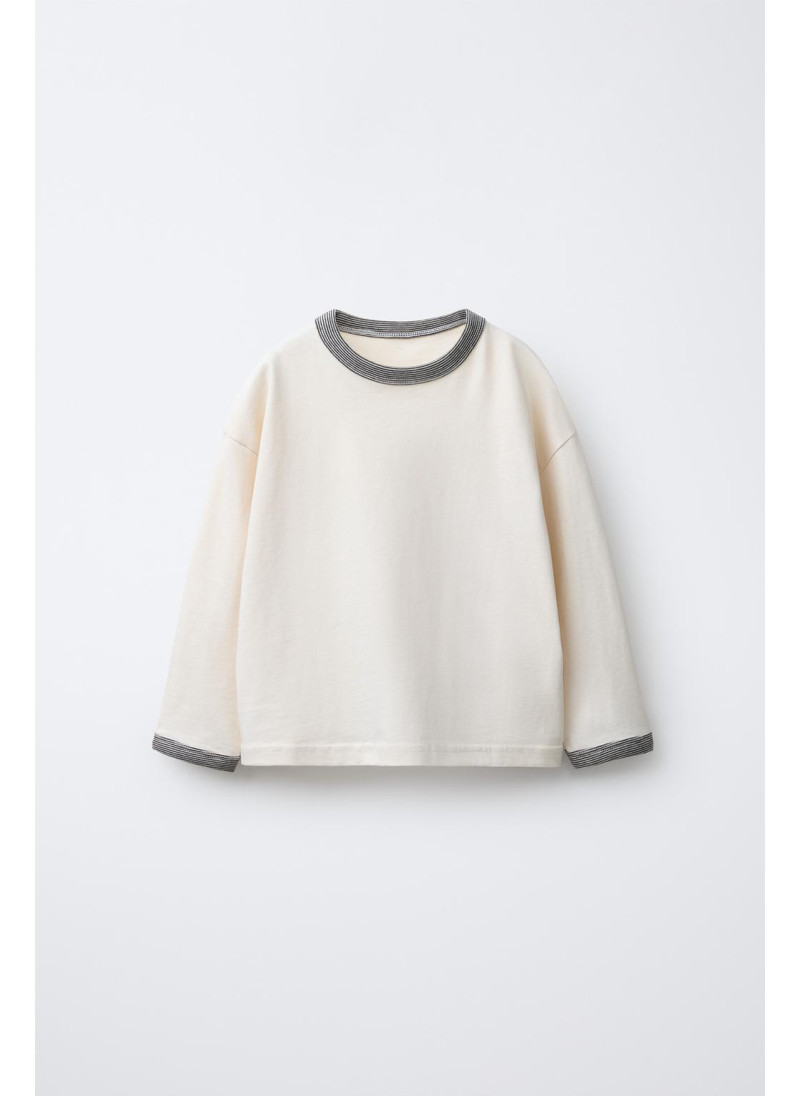 НАБОР ИЗ ДВУХ ФУТБОЛОК С ОКАНТОВКОЙ НАБОР ИЗ ДВУХ ФУТБОЛОК С ОКАНТОВКОЙ