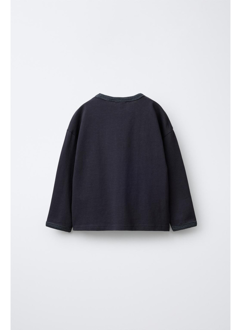 НАБОР ИЗ ДВУХ ФУТБОЛОК С ОКАНТОВКОЙ НАБОР ИЗ ДВУХ ФУТБОЛОК С ОКАНТОВКОЙ