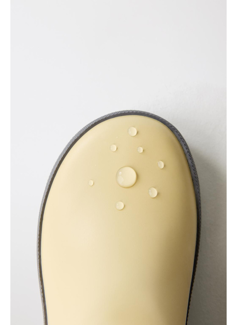 Резиновые сапоги zara с блоками цветов Резиновые сапоги zara с блоками цветов